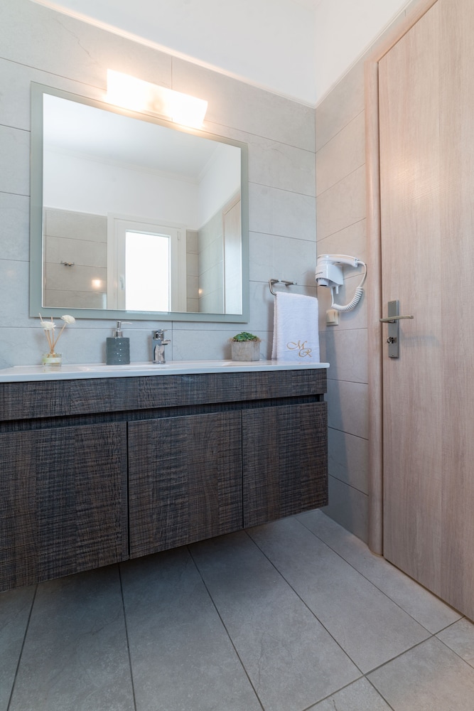 Mamfredas Luxury Resort — Hotel rooms in Tsilivi, Ionian Islands