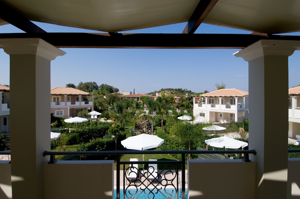 Mamfredas Luxury Resort — Hotel building in Tsilivi, Ionian Islands