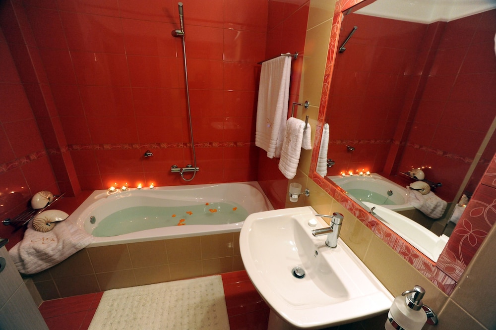 Mamfredas Luxury Resort — Hotel rooms in Tsilivi, Ionian Islands