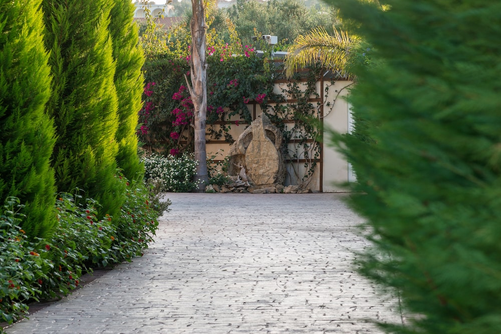 Mamfredas Luxury Resort — Hotel building in Tsilivi, Ionian Islands