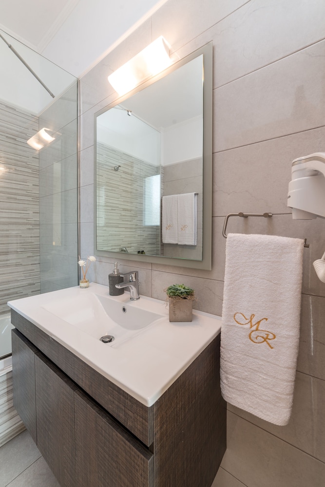 Mamfredas Luxury Resort — Hotel rooms in Tsilivi, Ionian Islands