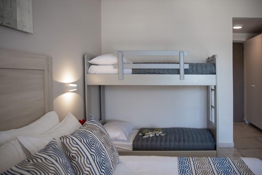 Marelen Hotel — Hotel rooms in Kalamaki (Zakynthos), Ionian Islands