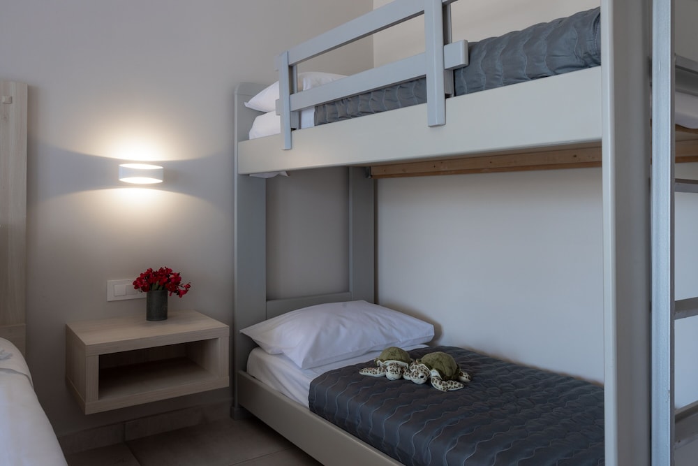 Marelen Hotel — Hotel rooms in Kalamaki (Zakynthos), Ionian Islands