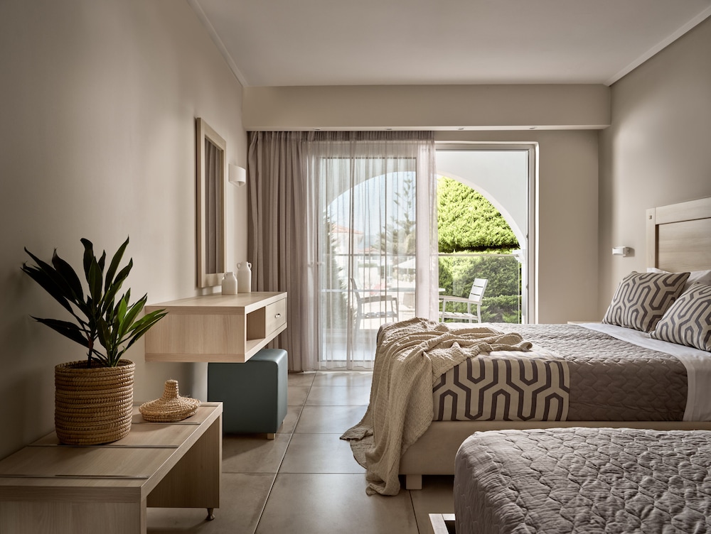 Marelen Hotel — Hotel rooms in Kalamaki (Zakynthos), Ionian Islands