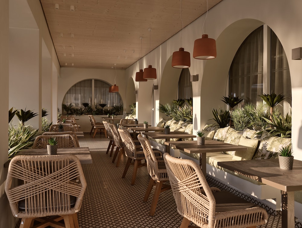 Marelen Hotel — Restaurant & bars in Kalamaki (Zakynthos), Ionian Islands