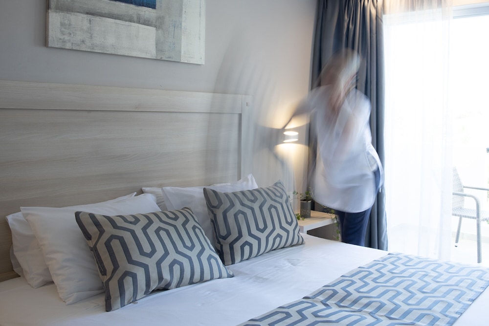 Marelen Hotel — Hotel rooms in Kalamaki (Zakynthos), Ionian Islands