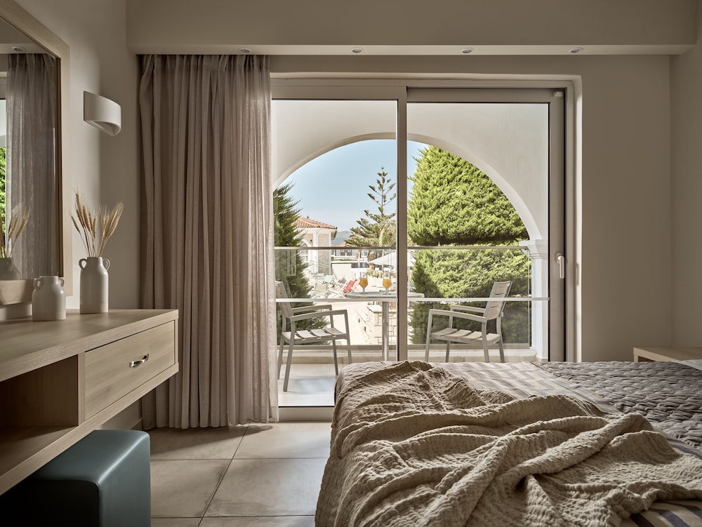 Marelen Hotel — Hotel rooms in Kalamaki (Zakynthos), Ionian Islands