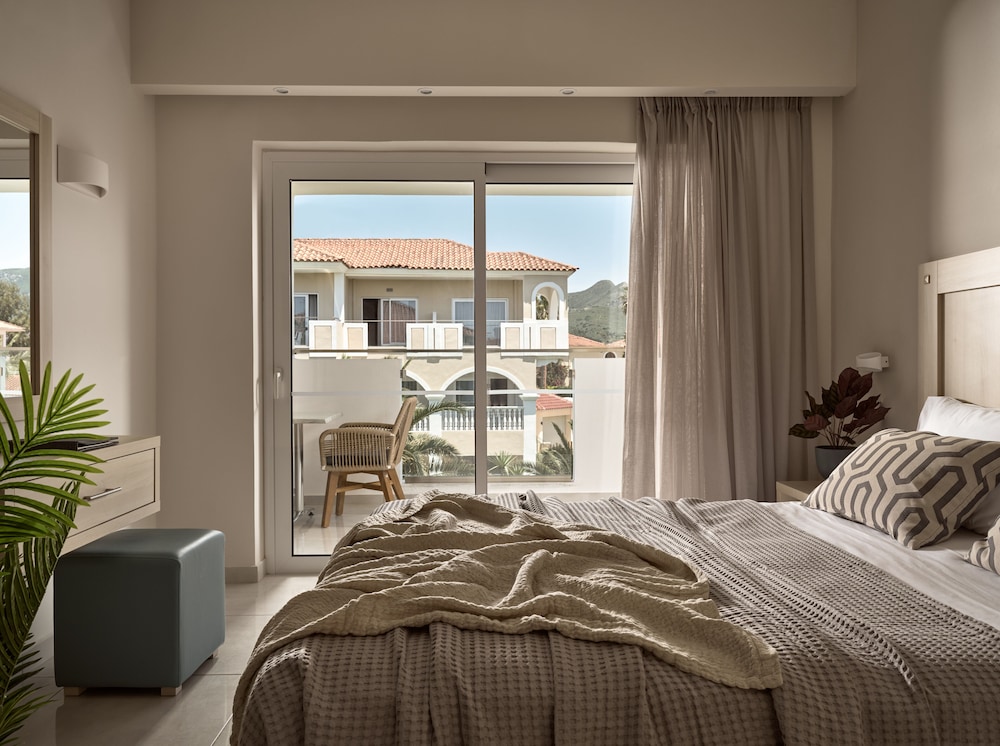 Marelen Hotel — Hotel rooms in Kalamaki (Zakynthos), Ionian Islands