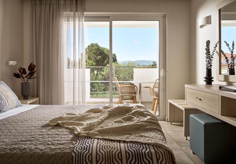 Marelen Hotel — Hotel rooms in Kalamaki (Zakynthos), Ionian Islands