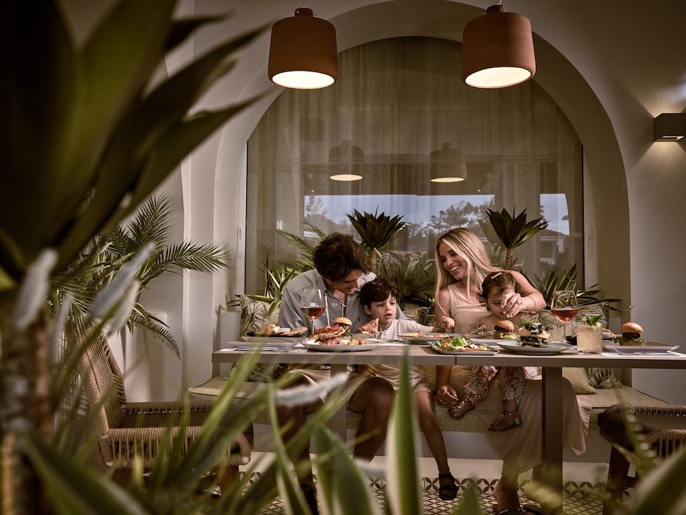 Marelen Hotel — Restaurant & bars in Kalamaki (Zakynthos), Ionian Islands