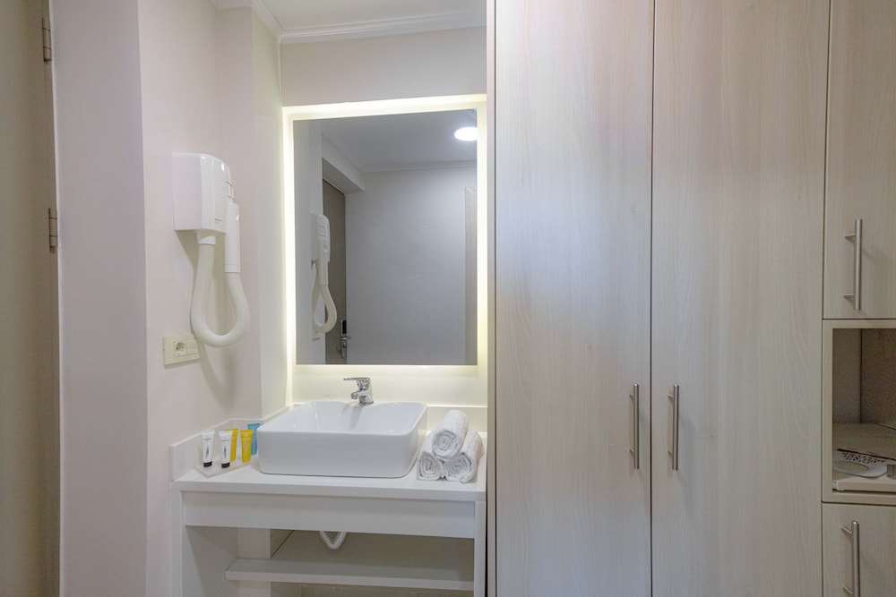 Marelen Hotel — Hotel rooms in Kalamaki (Zakynthos), Ionian Islands