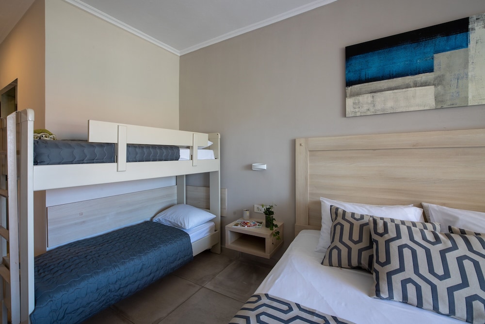 Marelen Hotel — Hotel rooms in Kalamaki (Zakynthos), Ionian Islands