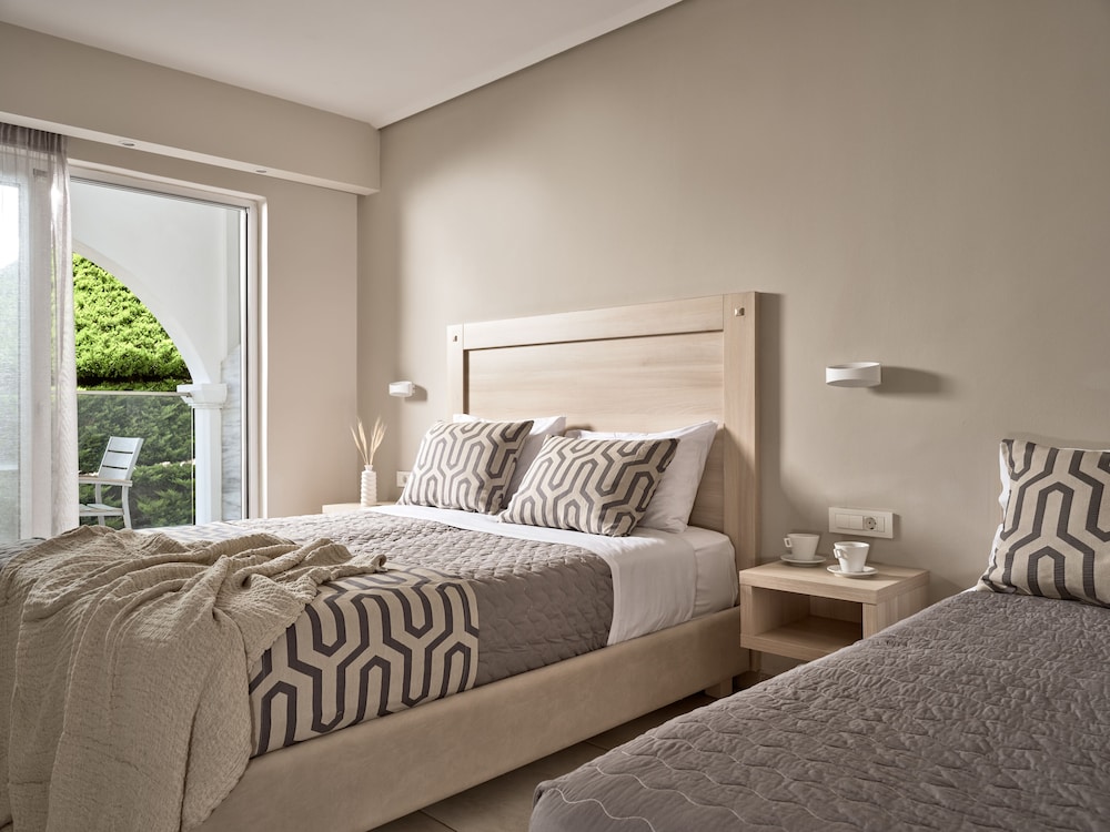 Marelen Hotel — Hotel rooms in Kalamaki (Zakynthos), Ionian Islands