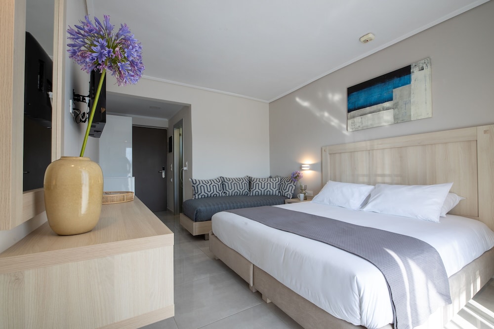 Marelen Hotel — Hotel rooms in Kalamaki (Zakynthos), Ionian Islands