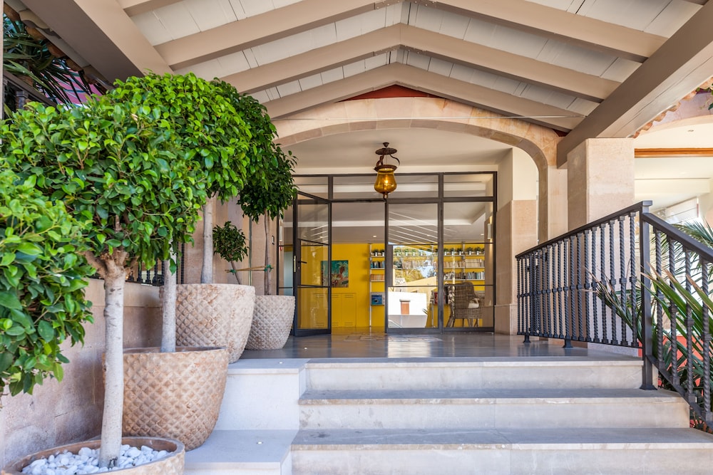 Hotel Cala Sant Vicenç - Adults Only + 16 — Hotel building in Puerto Pollensa, Balearic Islands