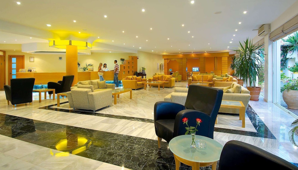 Rethymno Mare Royal & Water Park — Hotel building in Rethymnon