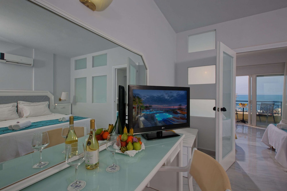 Rethymno Mare Royal & Water Park — Hotel rooms in Rethymnon