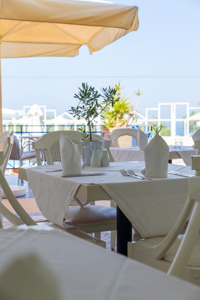 Rethymno Mare Royal & Water Park — Restaurant & bars in Rethymnon