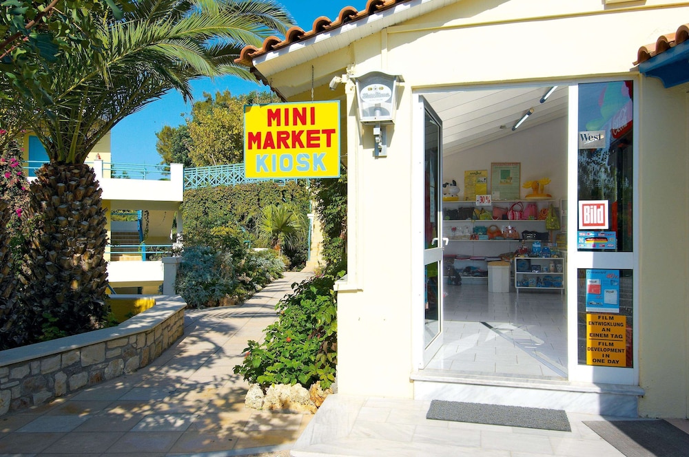 Rethymno Mare Royal & Water Park — Hotel building in Rethymnon