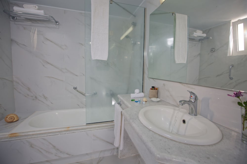 Rethymno Mare Royal & Water Park — Hotel rooms in Rethymnon