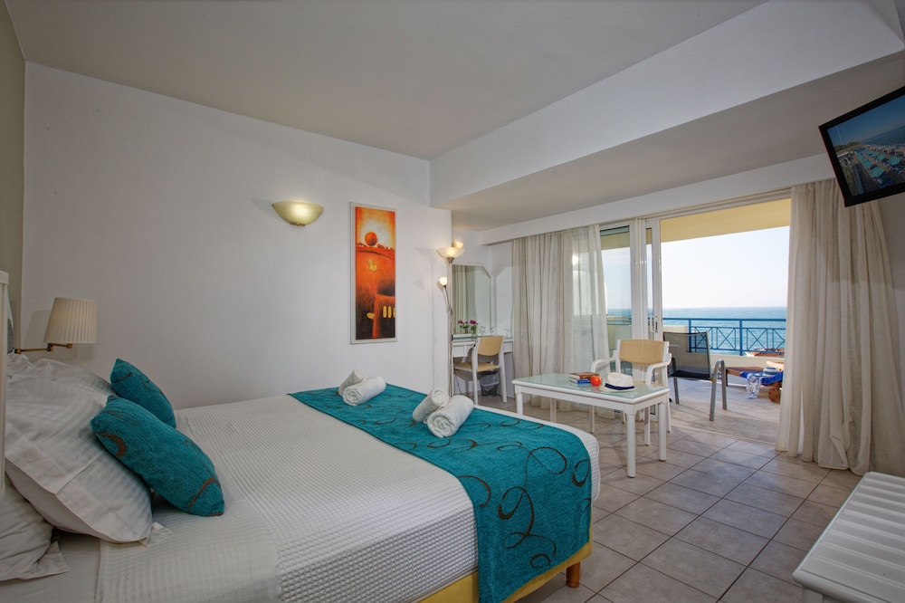 Rethymno Mare Royal & Water Park — Hotel rooms in Rethymnon