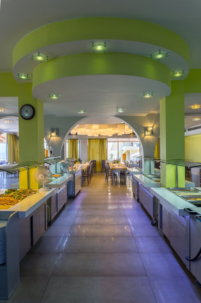 Rethymno Mare Royal & Water Park — Restaurant & bars in Rethymnon