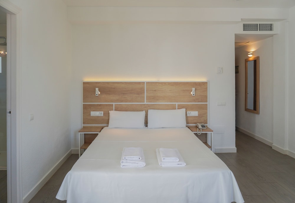 ENDLSS BEACH & DISCO HOTEL IBIZA ADULTS ONLY — Hotel rooms in San Antonio, Balearic Islands