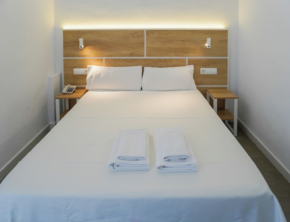 ENDLSS BEACH & DISCO HOTEL IBIZA ADULTS ONLY — Hotel rooms in San Antonio, Balearic Islands