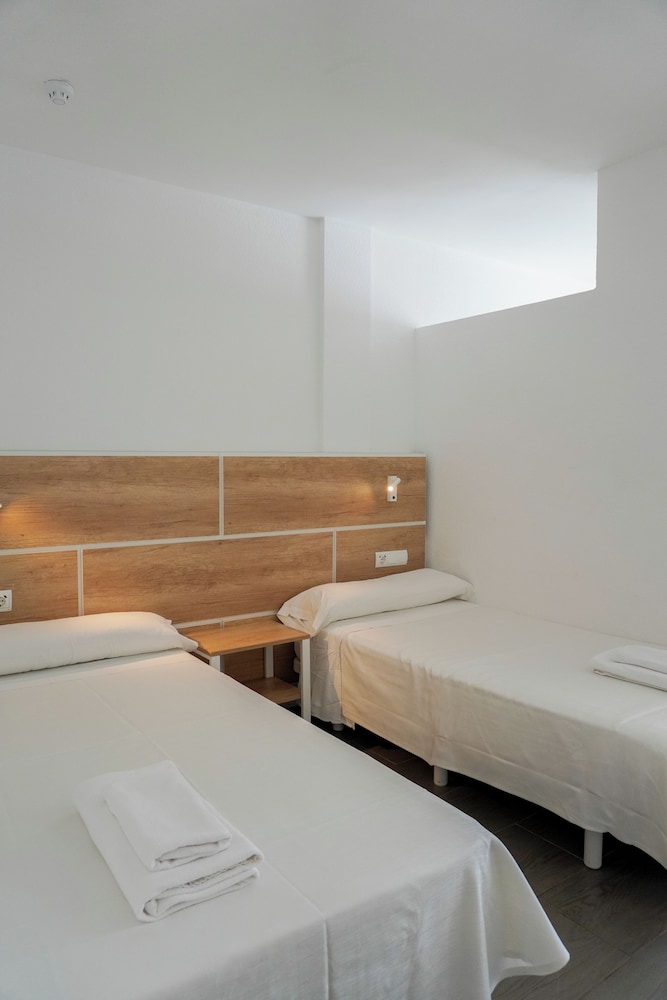 ENDLSS BEACH & DISCO HOTEL IBIZA ADULTS ONLY — Hotel rooms in San Antonio, Balearic Islands