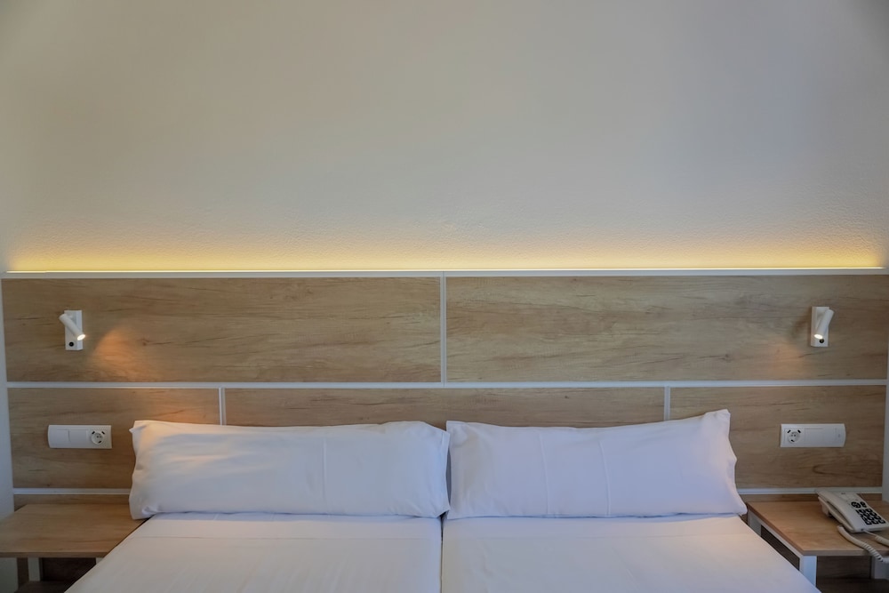 ENDLSS BEACH & DISCO HOTEL IBIZA ADULTS ONLY — Hotel rooms in San Antonio, Balearic Islands