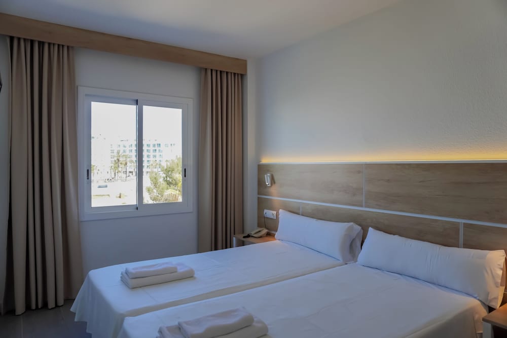 ENDLSS BEACH & DISCO HOTEL IBIZA ADULTS ONLY — Hotel rooms in San Antonio, Balearic Islands