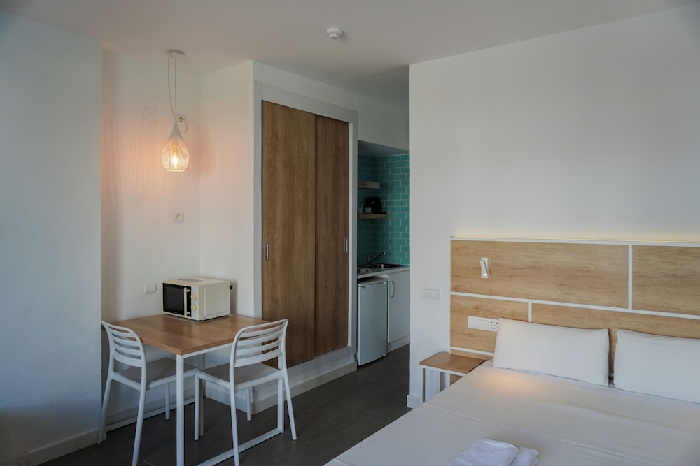 ENDLSS BEACH & DISCO HOTEL IBIZA ADULTS ONLY — Hotel rooms in San Antonio, Balearic Islands