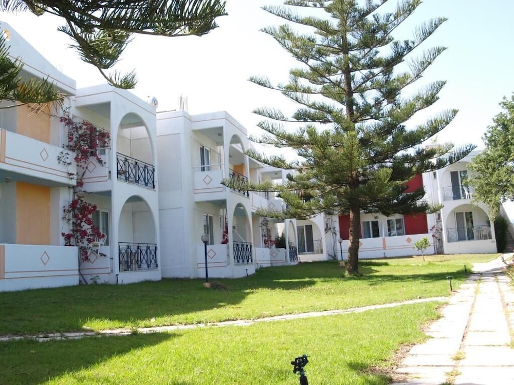 Summer Dream Hotel By Anayia All Inclusive Resorts — Hotel building in Theologos, South Aegean
