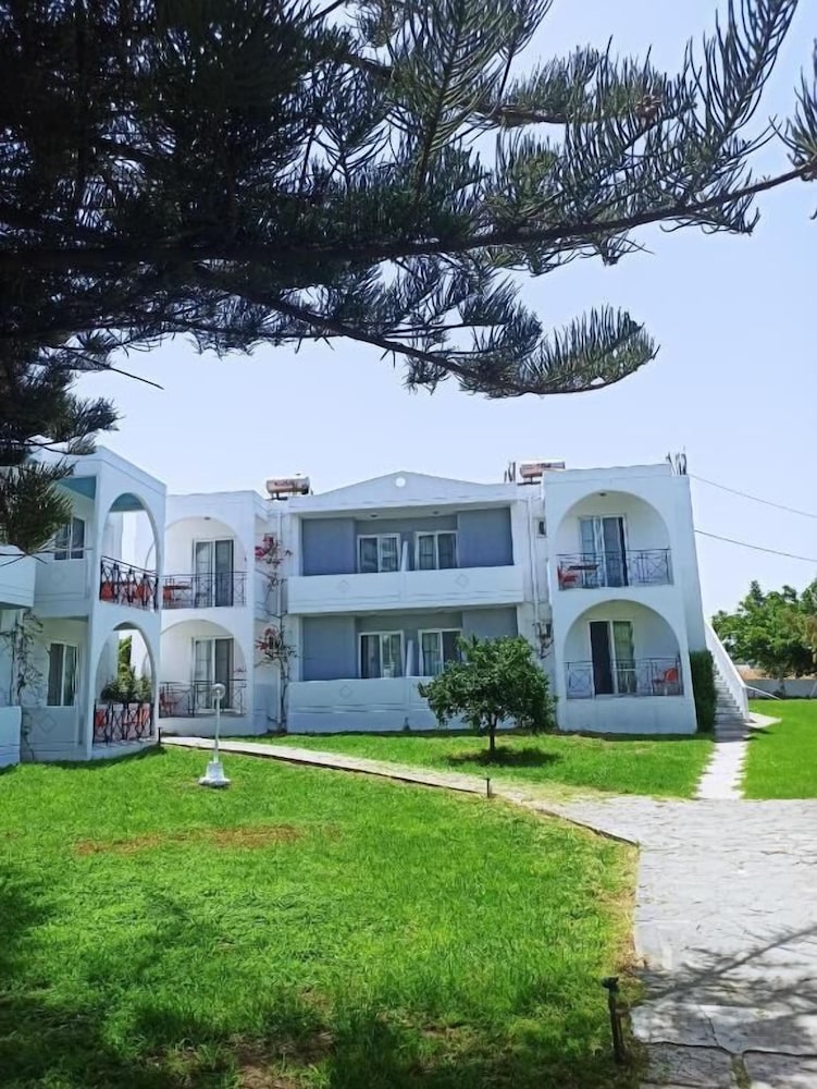 Summer Dream Hotel By Anayia All Inclusive Resorts — Hotel building in Theologos, South Aegean
