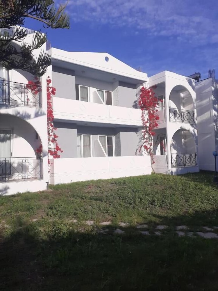 Summer Dream Hotel By Anayia All Inclusive Resorts — Hotel building in Theologos, South Aegean