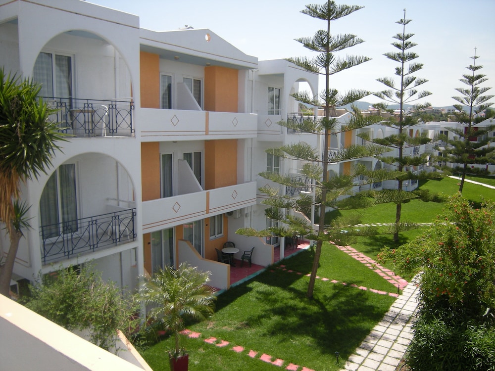 Summer Dream Hotel By Anayia All Inclusive Resorts — Hotel building in Theologos, South Aegean