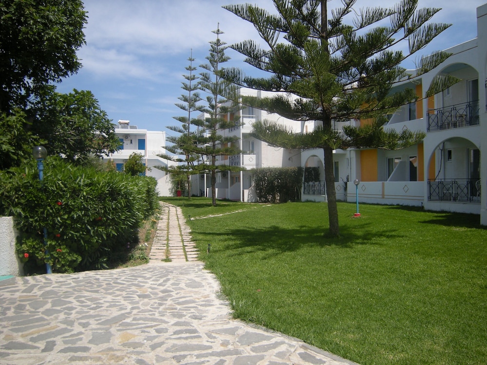 Summer Dream Hotel By Anayia All Inclusive Resorts — Hotel building in Theologos, South Aegean