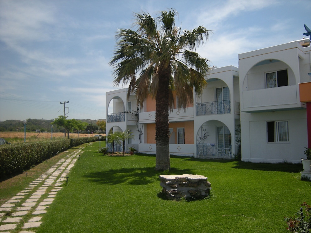 Summer Dream Hotel By Anayia All Inclusive Resorts — Hotel building in Theologos, South Aegean