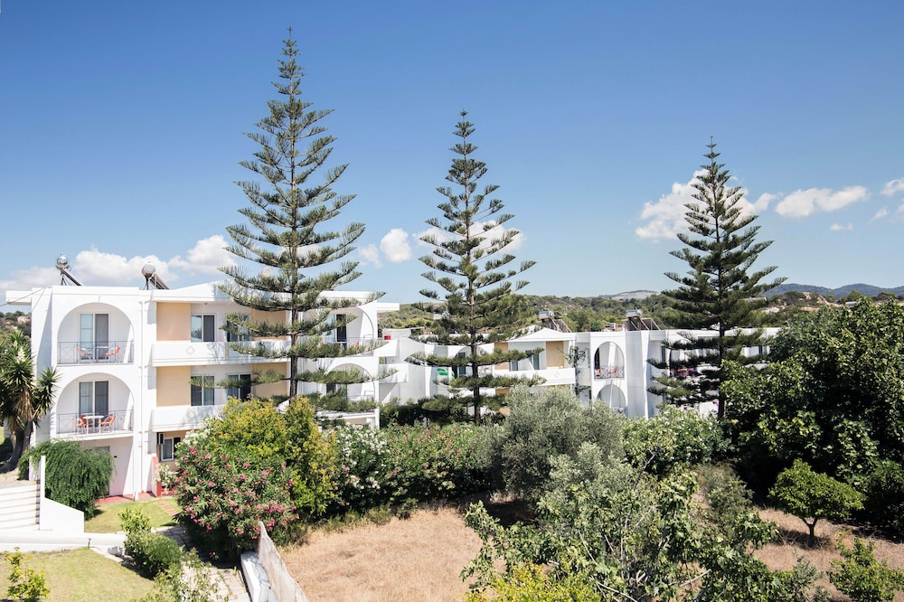 Summer Dream Hotel By Anayia All Inclusive Resorts — Hotel building in Theologos, South Aegean