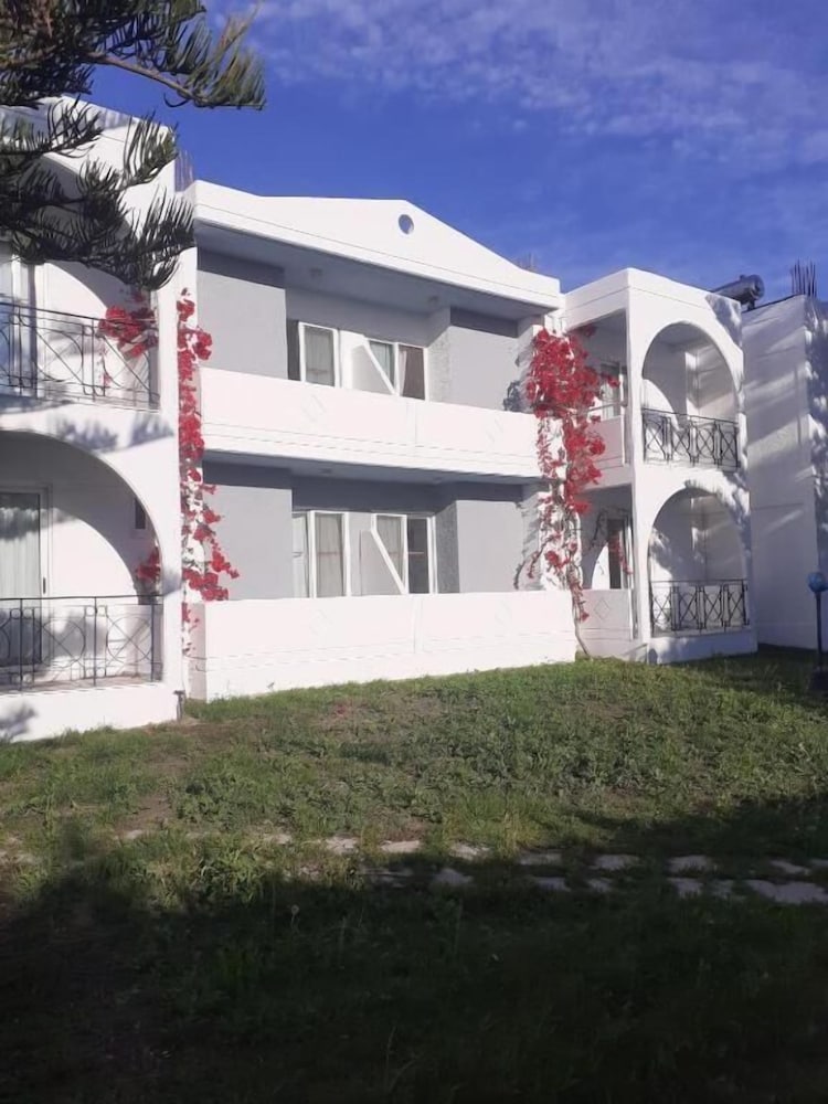 Summer Dream Hotel By Anayia All Inclusive Resorts — Hotel building in Theologos, South Aegean