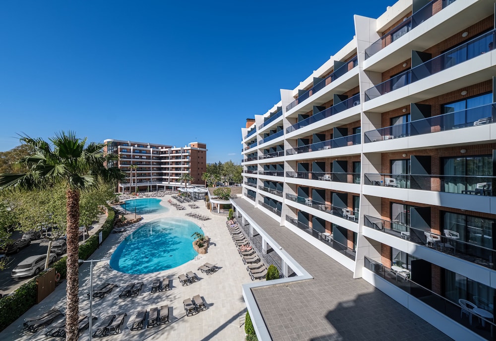 California Garden — Swimming pool in Salou, Catalonia