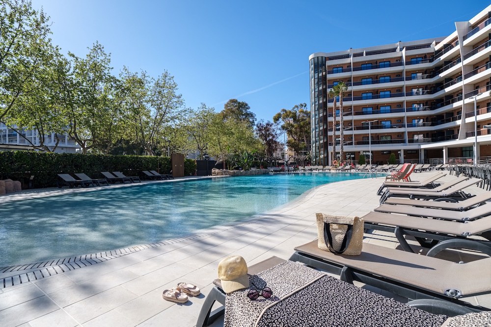 California Garden — Swimming pool in Salou, Catalonia