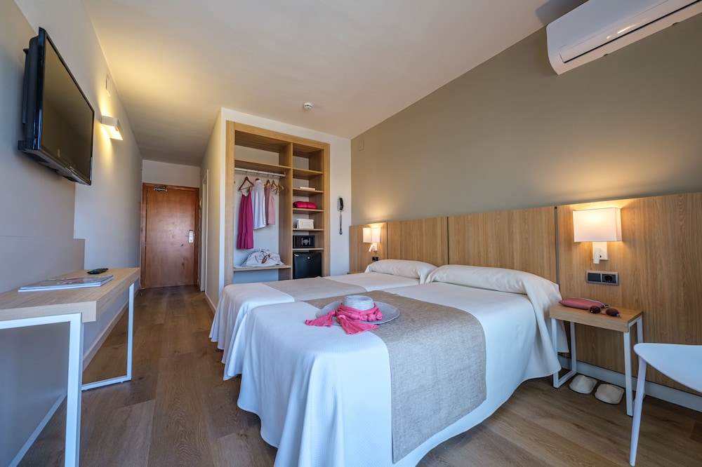 California Garden — Hotel rooms in Salou, Catalonia