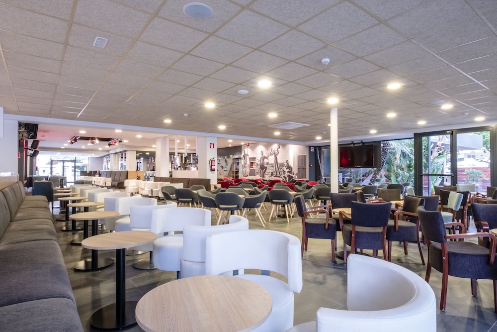 California Garden — Restaurant & bars in Salou, Catalonia