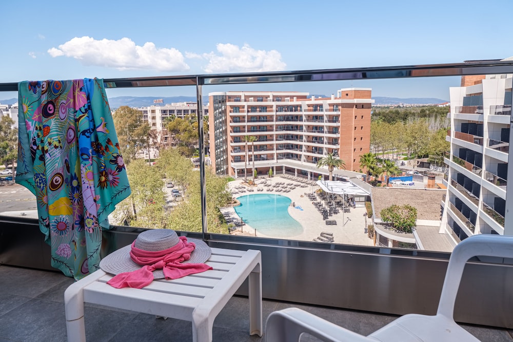California Garden — Swimming pool in Salou, Catalonia