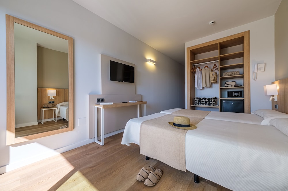 California Garden — Hotel rooms in Salou, Catalonia