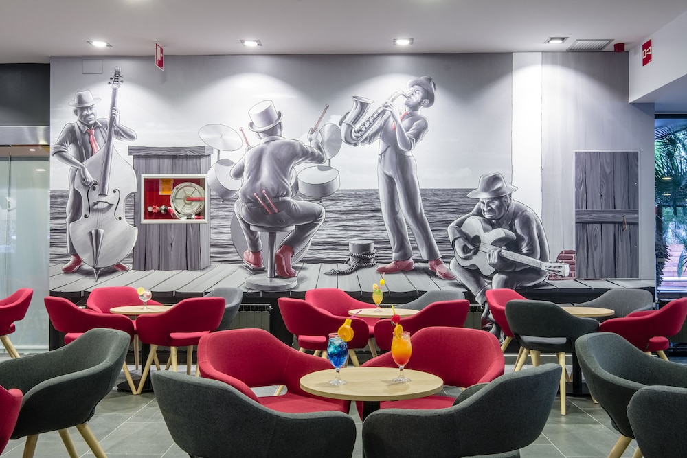 California Garden — Restaurant & bars in Salou, Catalonia