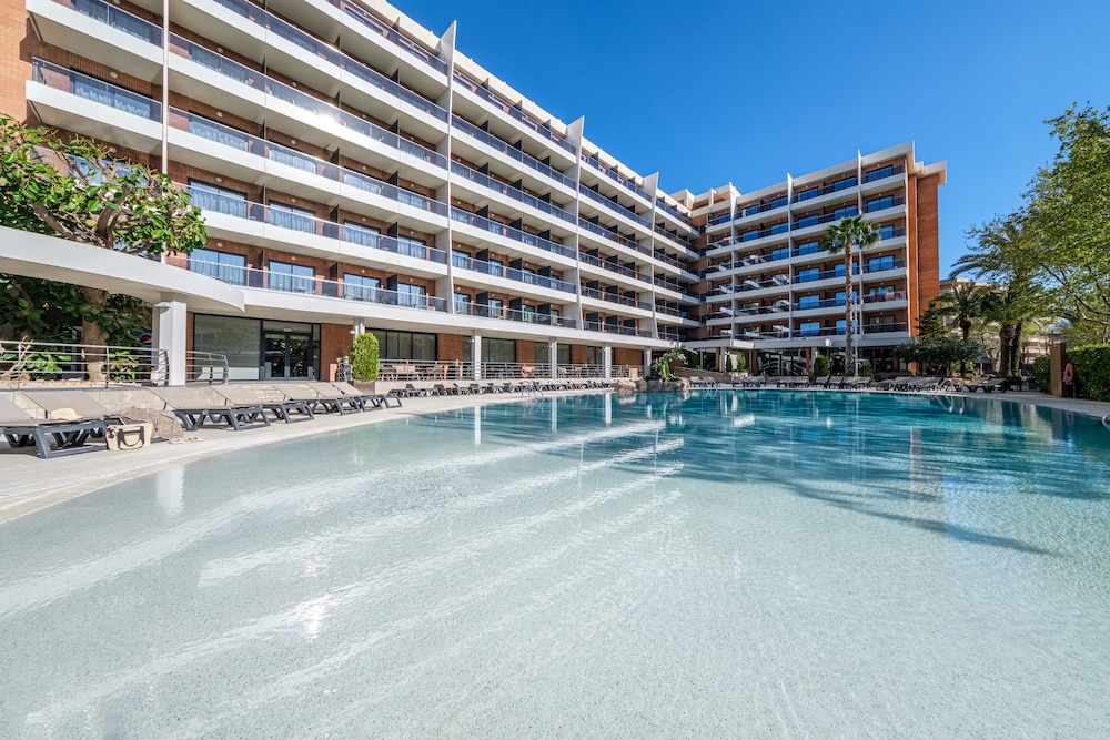 California Garden — Swimming pool in Salou, Catalonia
