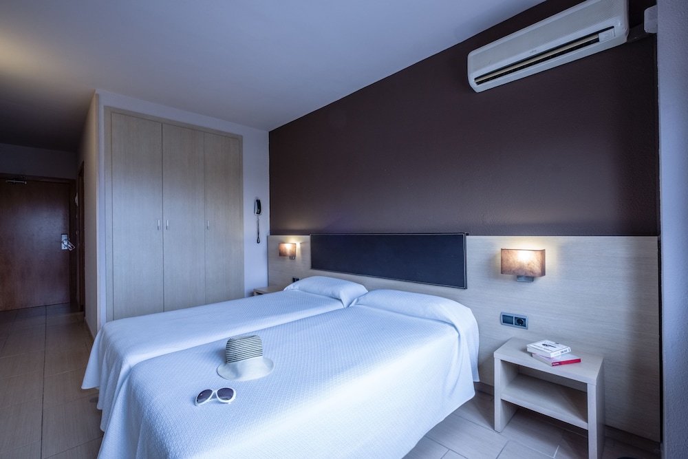 California Garden — Hotel rooms in Salou, Catalonia