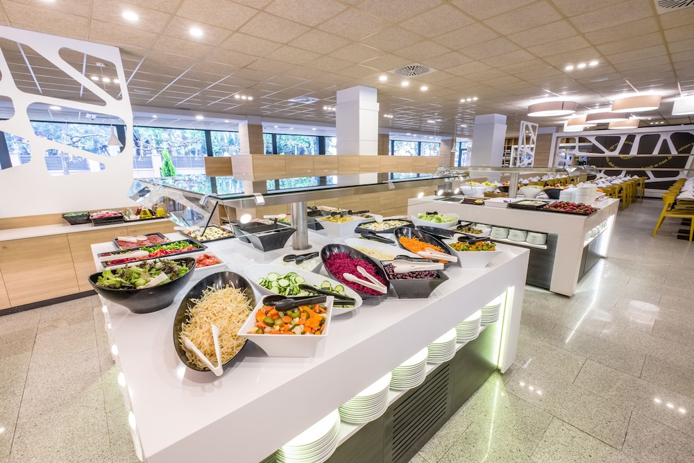 California Garden — Restaurant & bars in Salou, Catalonia